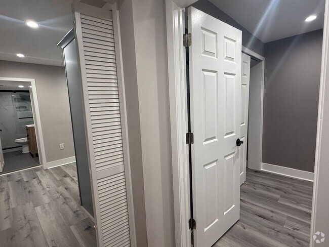 Building Photo - 1639 S 2nd St Unit 2R Rental
