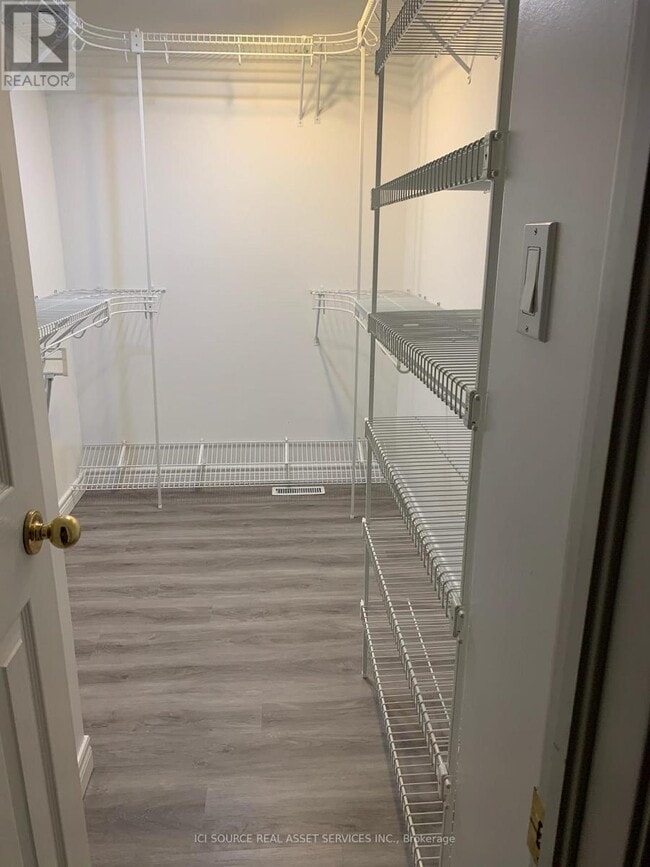 Photo - 410 Ambleside Dr