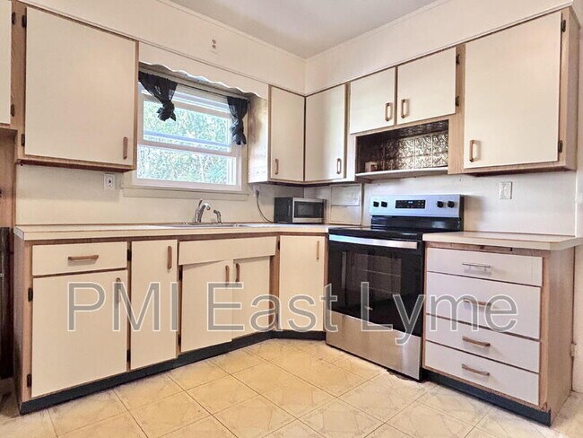 Photo - 261 Boswell Ave