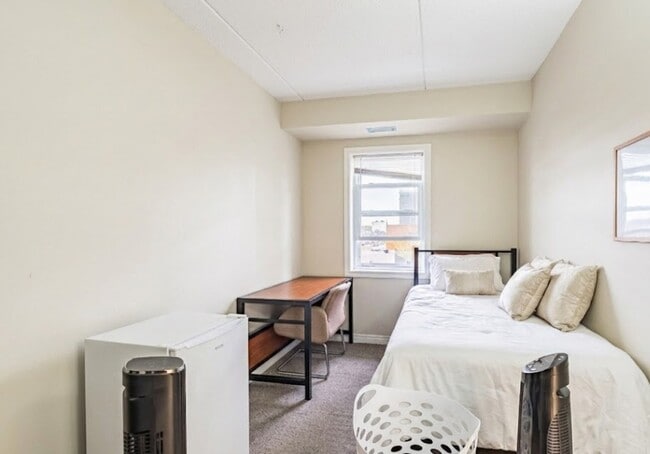 Building Photo - 253-253 Lester St Unit 2