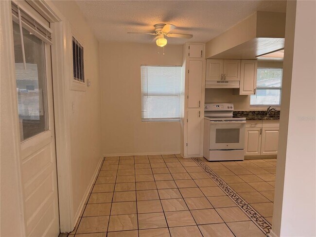 Photo - 817 Margo St