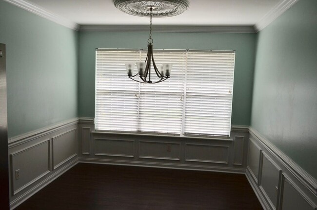Building Photo - 816 Stoneview Dr