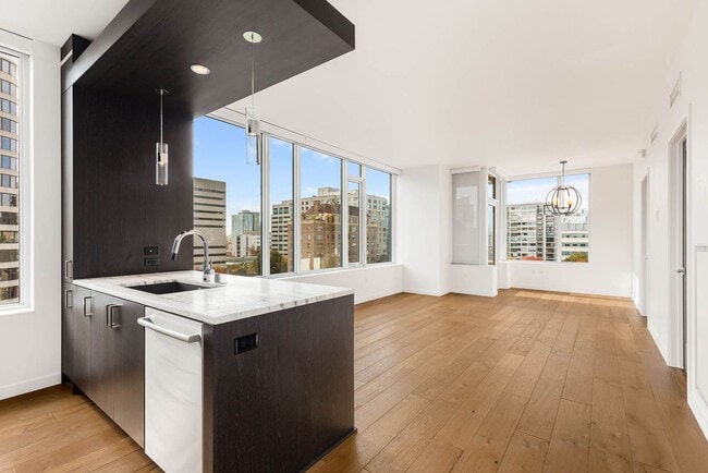 Photo - 1321 Seneca St Unit 905