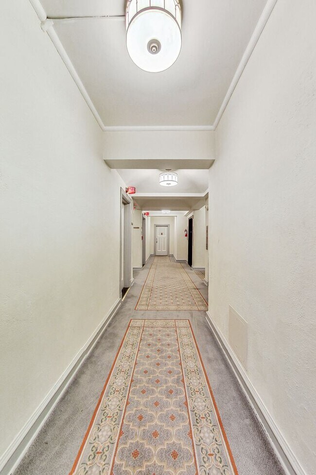 Photo - Elegant 2 Bedroom/ 2 Bath Unit in Westchester Cooperative!