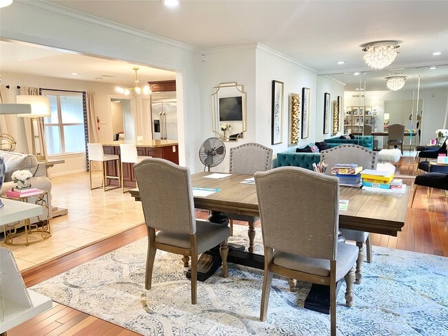 Photo - 729 Camelot Ln