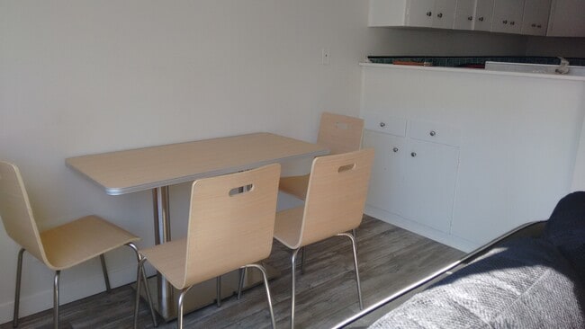 Building Photo - 1540 Haro St Unit 104