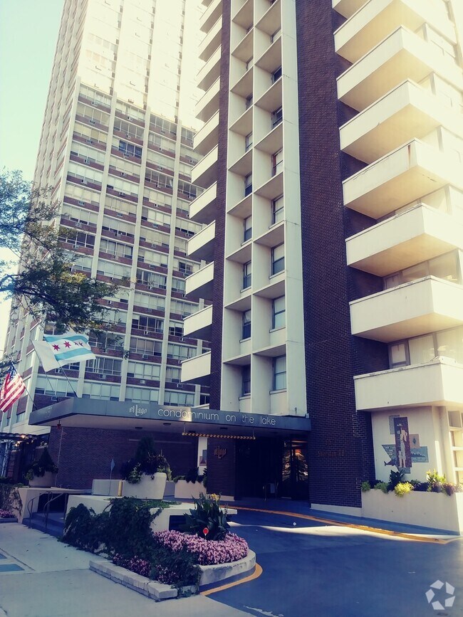 Building Photo - 6157 N Sheridan Rd Unit 19H Rental