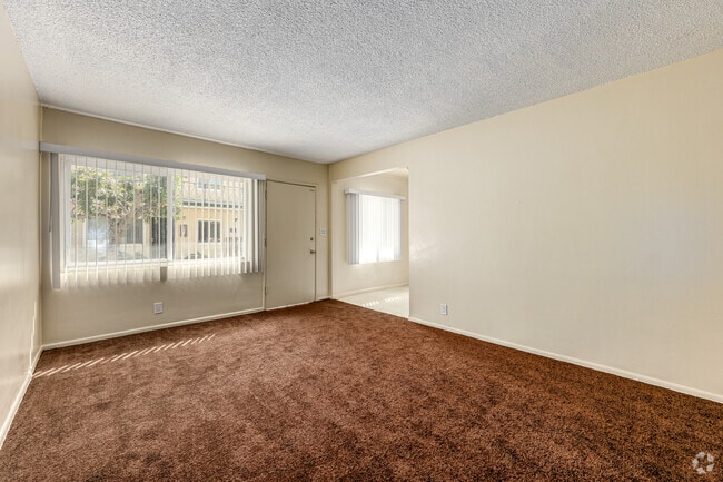 1BR, 1BA - 600SF - Living Room