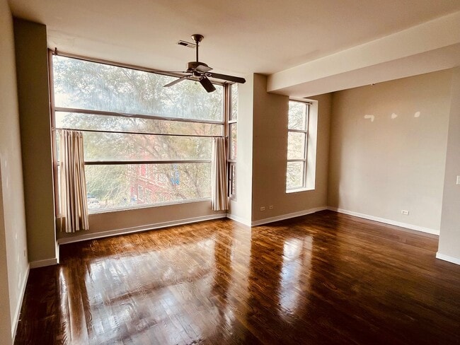 Building Photo - 2824 W Armitage Ave Unit 2F