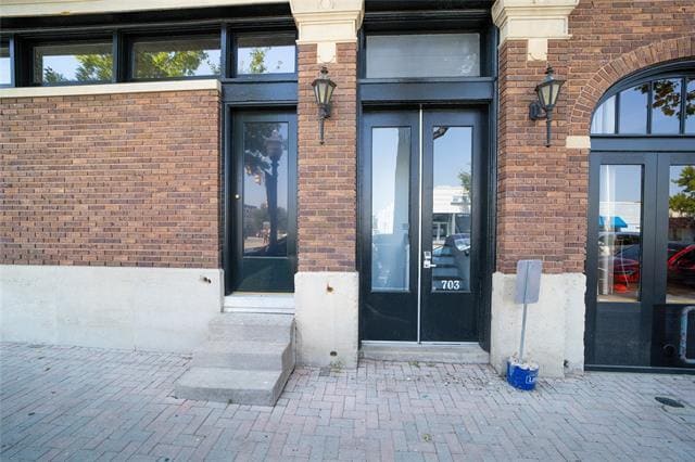 Building Photo - 725 W Magnolia Ave Unit 205
