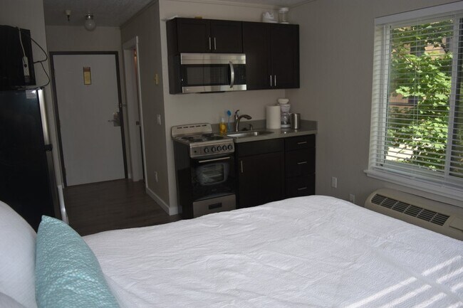 1940 Prospector Ave Unit 221