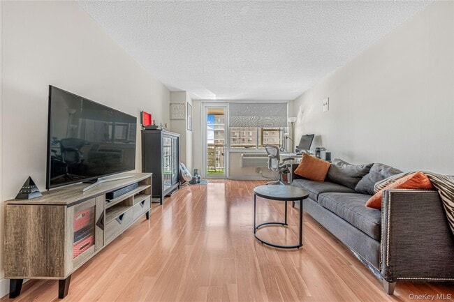 Building Photo - 118-17 Union Tpke Unit 10L