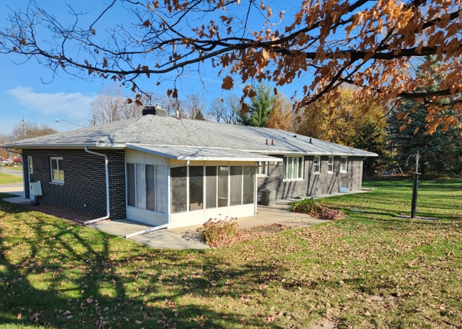 Photo - 5354 Woodfield Ave