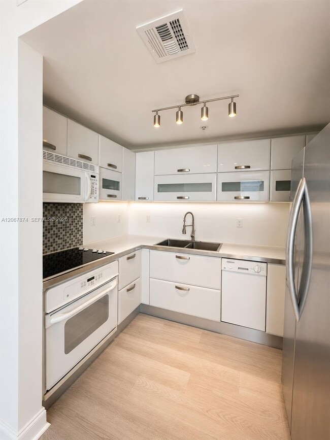 Photo - 6580 Indian Creek Dr Unit 410
