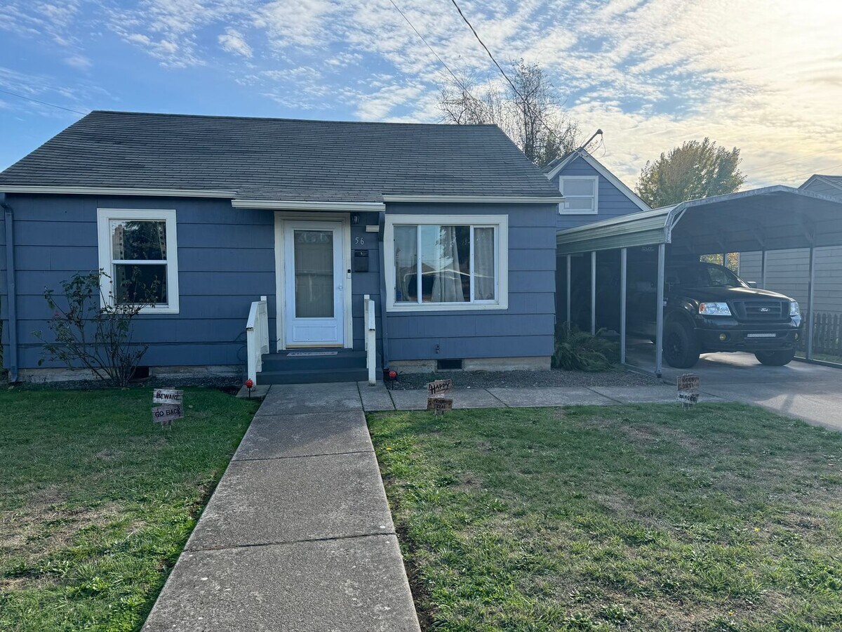 3 Bedroom with Large yard near the Canal! - 3 Bedroom with Large yard near the Canal!