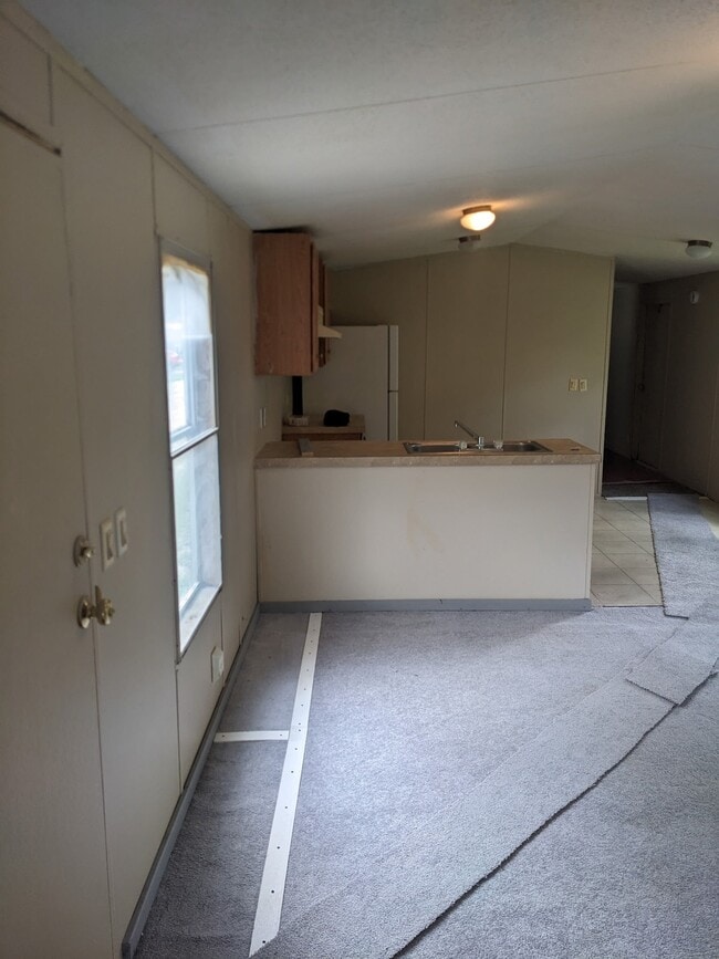 16 Eastwood Dr