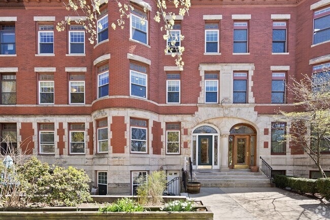 Building Photo - 1867 Beacon St Unit 1B Rental