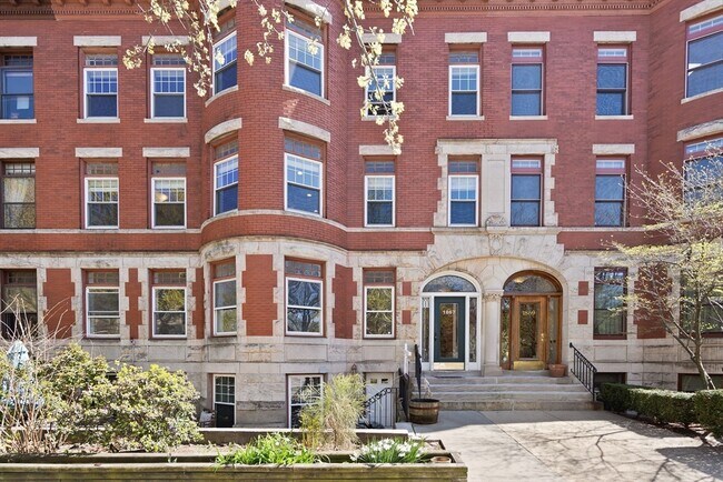 Building Photo - 1867 Beacon St Unit 1B Rental