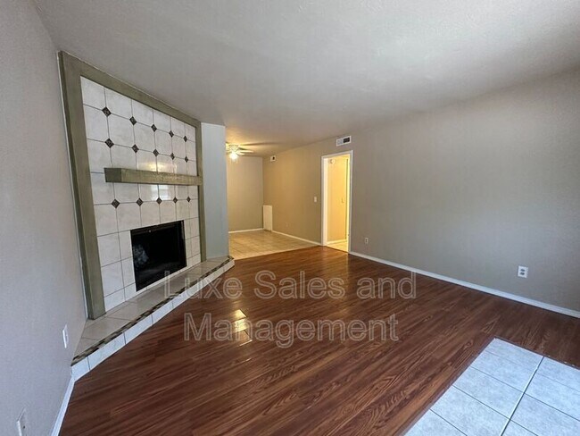 Photo - 6032 NW Expressway Unit A
