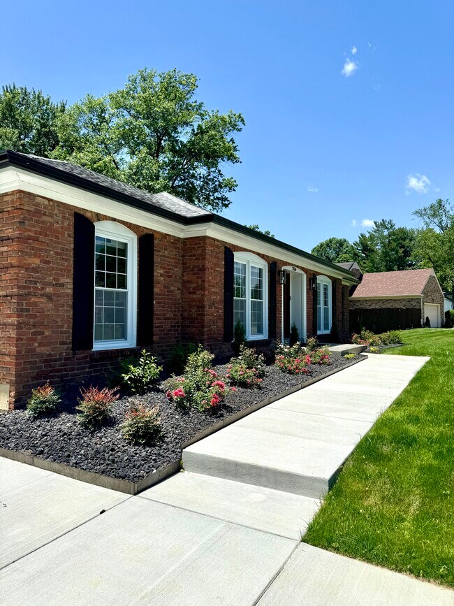 Photo - 706 Farmingham Rd