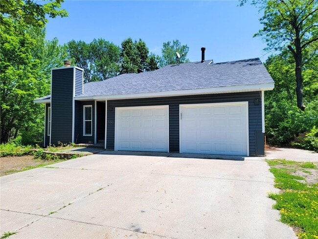 Building Photo - 5743 Juneau Ln N Rental