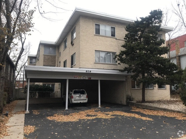 Building Photo - 609 Oakton St Rental