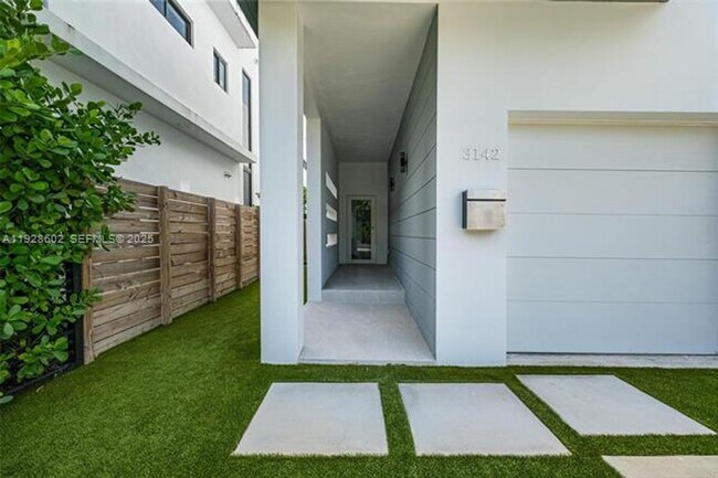 Photo - 3142 Carter St