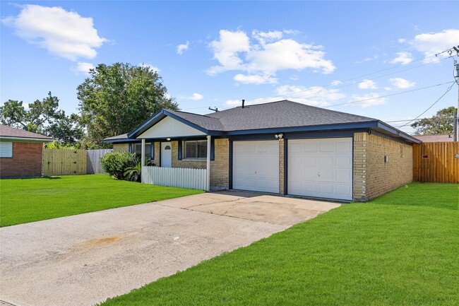 Photo - 2325 15th Ave N