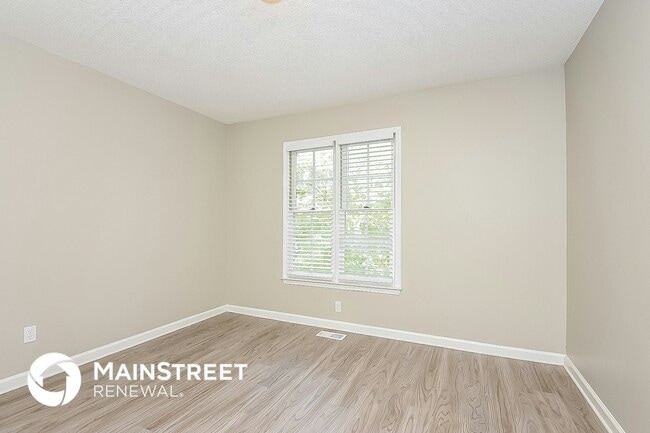 Photo - 19 Widgeon Way SW