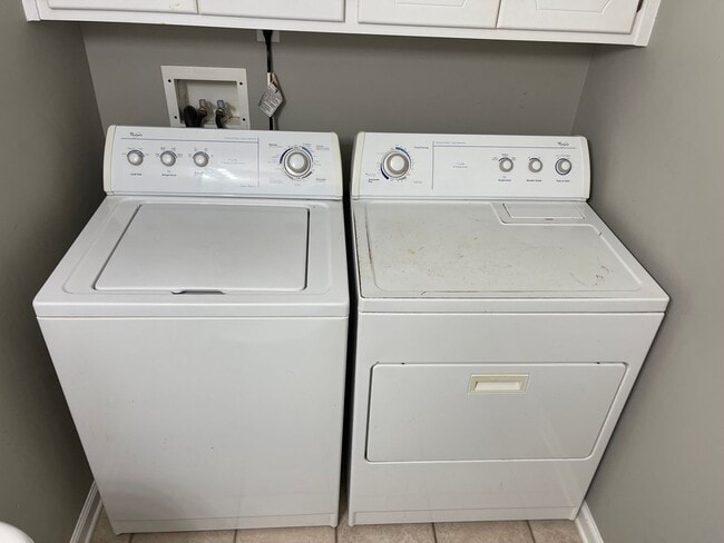 Photo - Foxchase Subdivision - End Unit