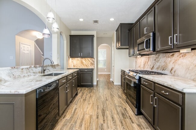 Photo - 22015 Field Green Dr