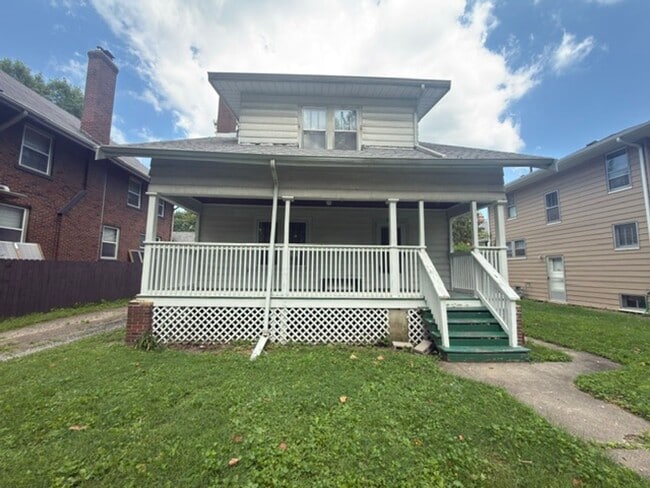 Building Photo - Historic Urbana - 3 Bedroom Home Just Minutes From Campus