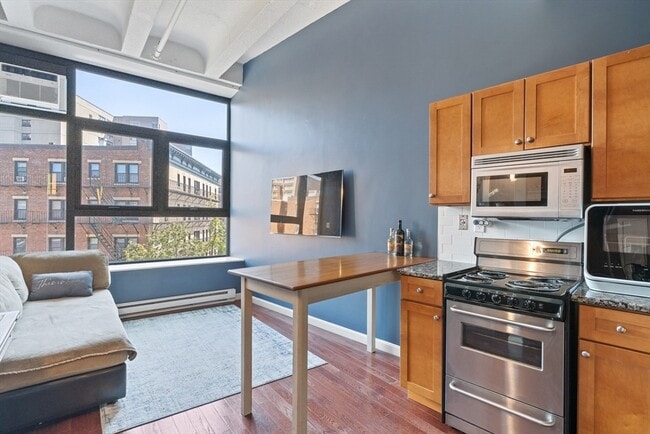 Building Photo - 12 Stoneholm St Unit 318 Rental