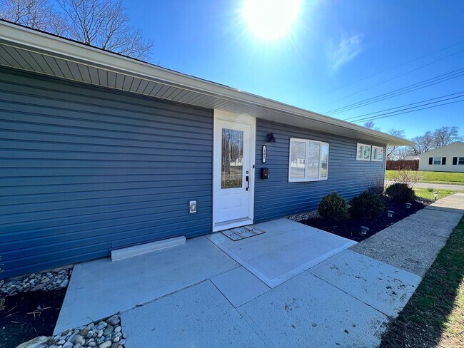 Photo - Quaint 4 Bedroom furnished Ranch Home in Mason Ohio