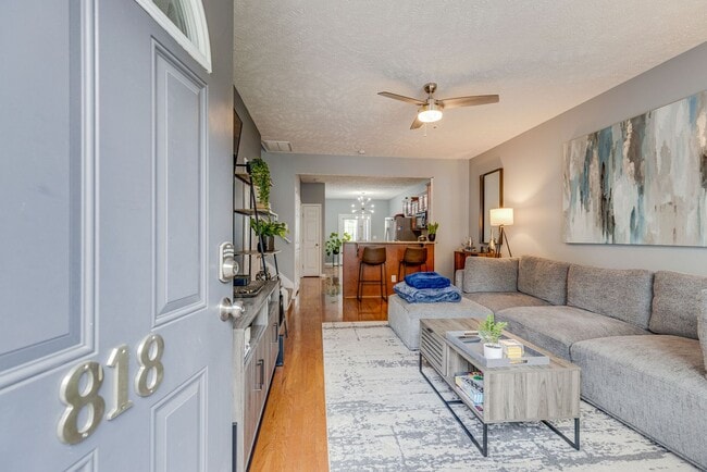 Photo - 2 BEDROOM 2 BATH TOWNHOME CLOSE TO DOWNTOWN