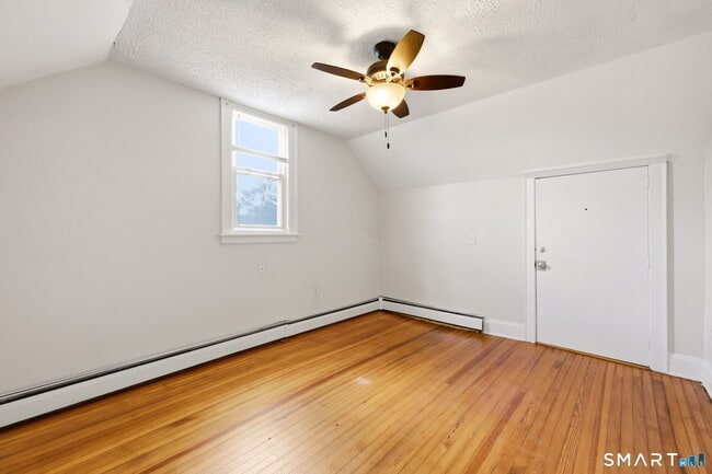 25 Long St Unit 3