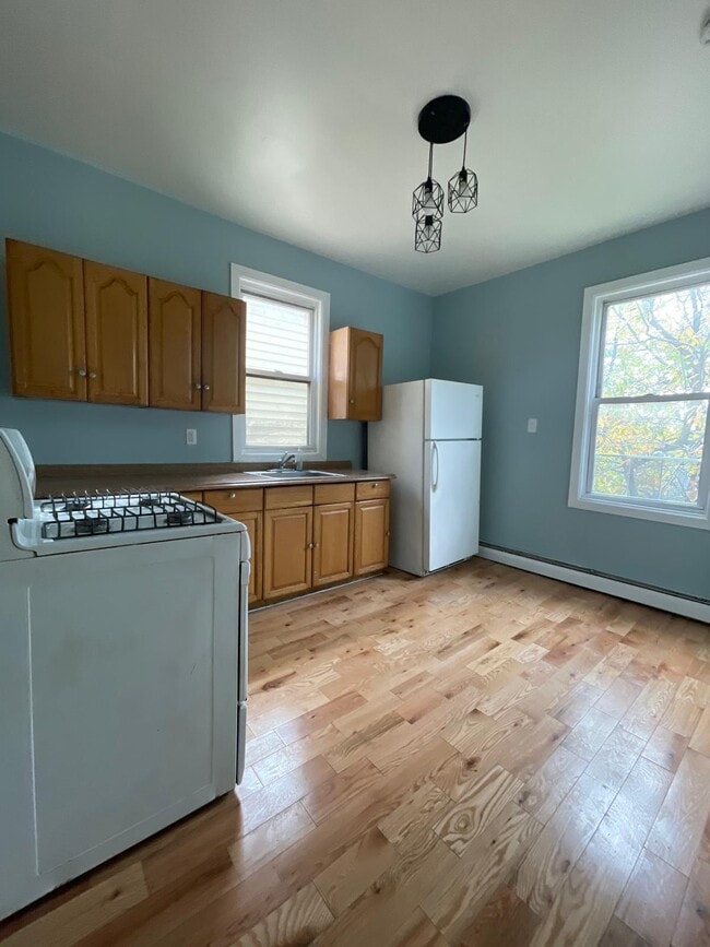 Building Photo - 183 Wegman Pky Unit 2 Rental