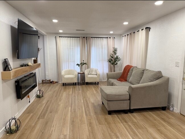 Photo - 7362 Loch Alene Ave