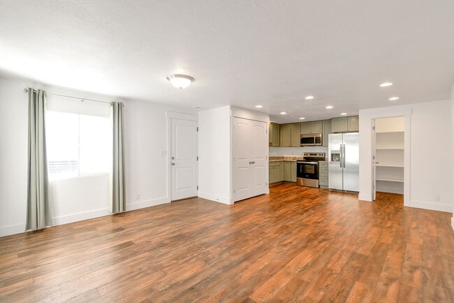 Photo - 1655 S Longview Rd