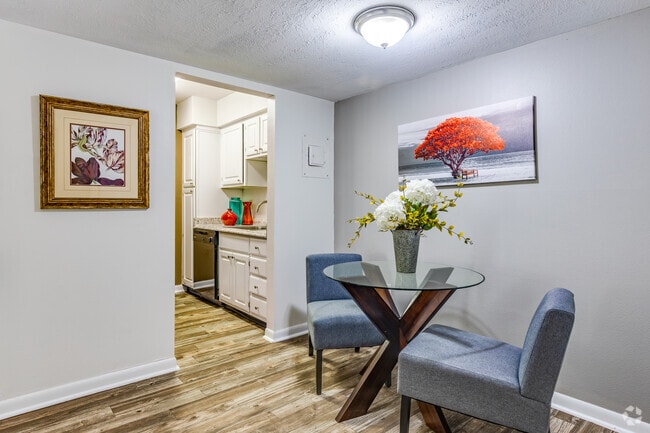1 BR, 1 BR - 700SF
