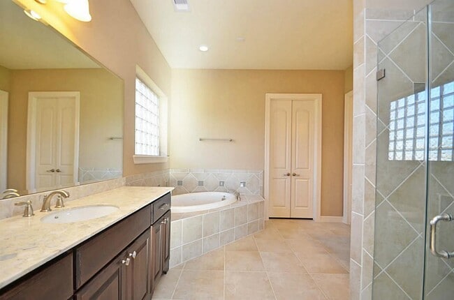 Photo - 4802 Fairford Dr