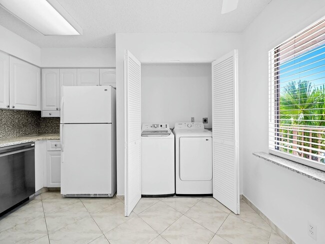 Photo - 7321 Amberly Ln Unit 206