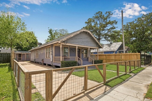 Photo - 518 W 14th St