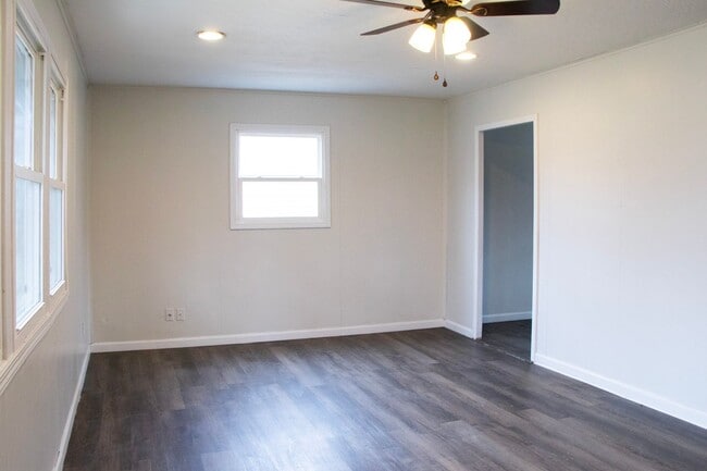 Photo - 3 Bedroom Home with Garage! Section 8 Acce...