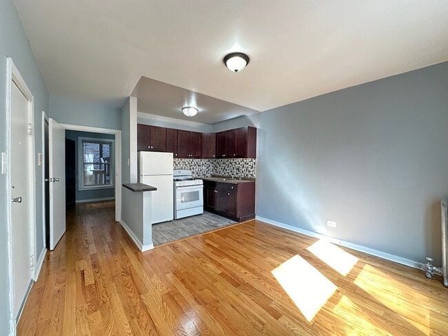 Building Photo - 5679 N Ridge Ave Unit J01P