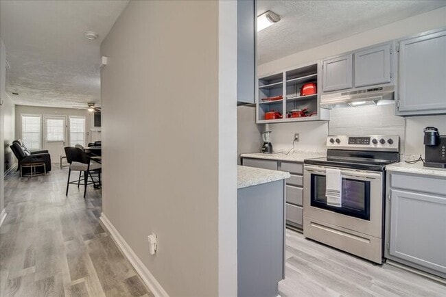 Photo - West Augusta Furnish Short Term Retnal