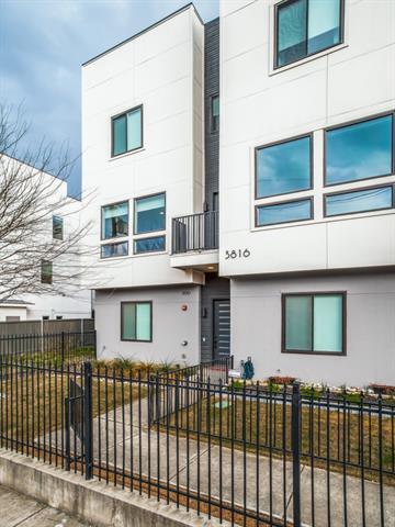 Building Photo - 3816 Roseland Ave Unit B200