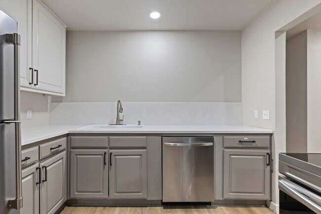 Photo - 1910 N Floyd Rd Unidad 1910