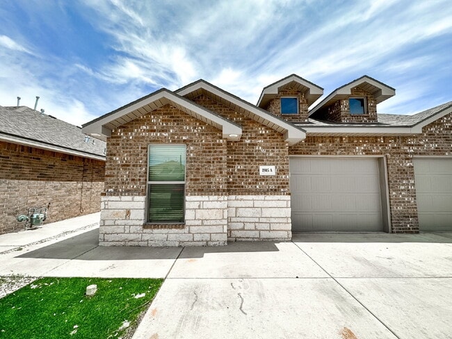 Building Photo - 3-Bedroom Duplex in Frenship ISD! Unit 1