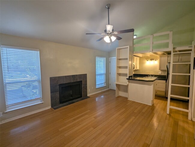 Building Photo - 1000 W 26th St Unit 201 Rental